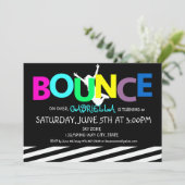 女の子のカラフルなトランポリンの跳ね上がりのパーティの招待状 招待状 (スタンド正面)