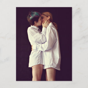 女の子のキス写真 ポストカード