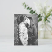 女の子のキス白黒の写真 ポストカード (スタンド正面)