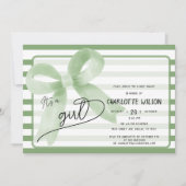 女の子のキュートなグリーンボウストライプ ベイビーシャワー 招待状 (正面)