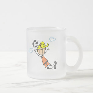女の子のサッカーのジャンプのTシャツおよびギフト フロストグラスマグカップ