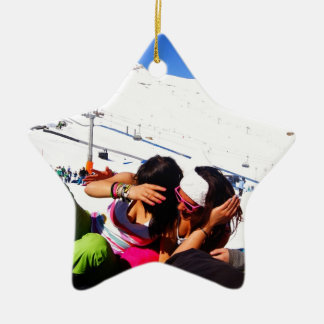 女の子のスキー斜面 セラミックオーナメント