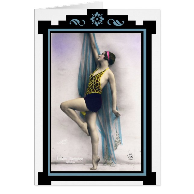 女の子のダンサーを示して下さい (正面)