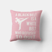 女の子のテコンドーの空手の黒帯のお祝い クッション (裏面)