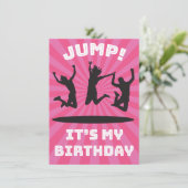 女の子のトランポリンの跳ね上がりの家の誕生会 招待状 (スタンド正面)