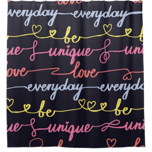 女の子のハート、言葉のシームレスなパターン。 シャワーカーテン (正面)