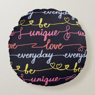 女の子のハート、言葉のシームレスなパターン。 ラウンドクッション