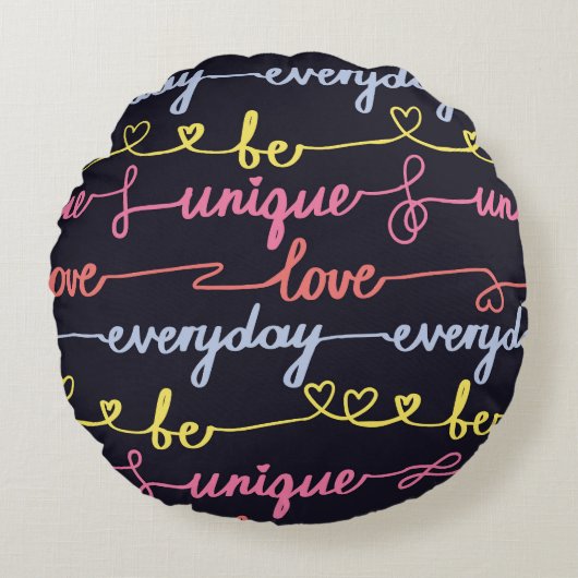 女の子のハート、言葉のシームレスなパターン。 ラウンドクッション (正面)