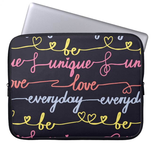 女の子のハート、言葉のシームレスなパターン。 ラップトップスリーブ (正面)
