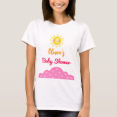 女の子のバースデーシャワーにぴったりなウォーターカラーのピンクの雲 Tシャツ (正面)
