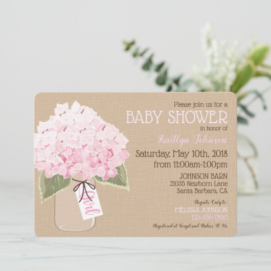 女の子のピンクのアジサイのメーソンジャーの素朴なベビーシャワー 招待状 (スタンド正面)