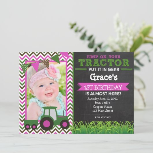 女の子のピンクのトラクターの誕生日のパーティの招待状 招待状 (スタンド正面)