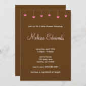 女の子のベビーシャワーのぶら下がったなピンクのハート 招待状 (正面/裏面)