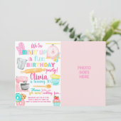 女の子のベーキング/料理写真の誕生日の招待状。i 招待状 (スタンド正面)