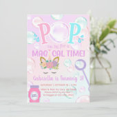 女の子のポップ・アートの誕生日招待状でバブルをオンにする。 招待状 (スタンド正面)