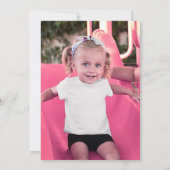 女の子のミニマルでおしゃれな1歳誕生日写真テンプレート 招待状 (裏面)