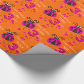 女の子の一流の年齢のてんとう虫の誕生日のパターン（の模様が）あるな覆い ラッピングペーパー (角)