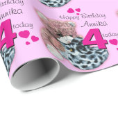 女の子の一流の年齢4の柔らかいおもちゃの誕生日のパターン（の模様が）あるな覆い ラッピングペーパー (ロールコーナー)