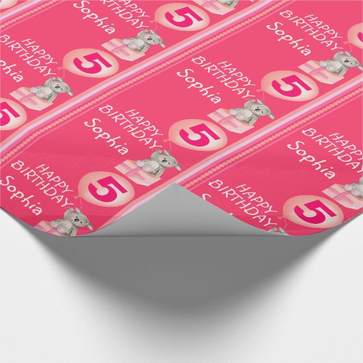 女の子の一流の年齢5のかわいいコアラの誕生日の気球の覆い ラッピングペーパー (角)