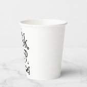 女の子の中で魔女おもしろいを飲み干す 紙コップ (左)