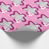 女の子の名前の年齢4あなたの写真のピンクの星のパターンを追加 ラッピングペーパー (角)