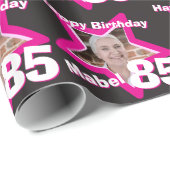 女の子の名前85th誕生日フォトピンクブラックラップ ラッピングペーパー (ロールコーナー)