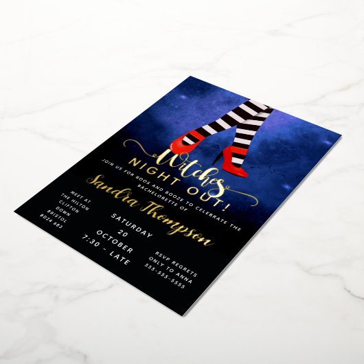 女の子の夜ハロウィーンのポスター – 不気味魔女 箔招待状 (回転した状態)