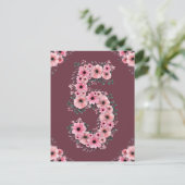 女の子の大きな5歳の誕生日 ピンクの花 緑の葉 ポストカード (スタンド正面)