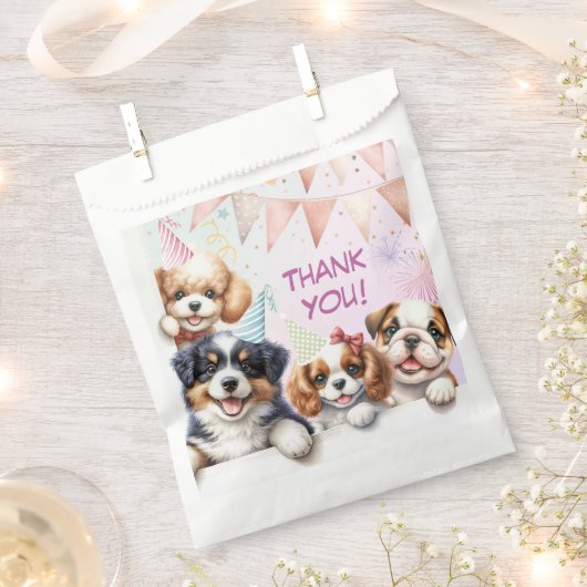 女の子の子犬レッツポーティ誕生日パーティー フェイバーバッグ (クリップ留めされた状態)