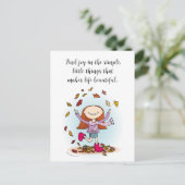 女の子の小さシンプルな事の中で喜びを見つ遊ける ポストカード (スタンド正面)