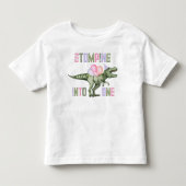 女の子の恐竜が1枚のTシャツに踏み込む トドラーTシャツ (正面)