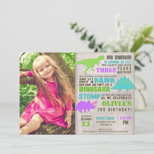 女の子の恐竜のディーノの発掘の誕生会の写真 招待状 (スタンド正面)