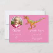 女の子の恐竜誕生日ヴェロキラプトルパーティーピンク 招待状 (正面)