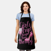 女の子の旅行よりも安いセラピー週末用ワインパーティー エプロン (着用した状態)