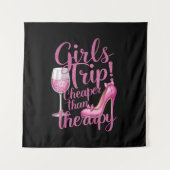 女の子の旅行よりも安いセラピー週末用ワインパーティー タペストリー (正面)