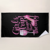 女の子の旅行よりも安いセラピー週末用ワインパーティー ビーチタオル (正面)