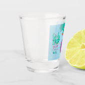 女の子の旅行，年，名前，プールの黒い女性 ショットグラス (左)