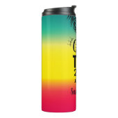 女の子の旅行、王冠の年と名前グリーンイエローレッド タンブラー (回転左)