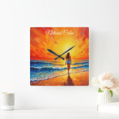 女の子の日没ビーチ歩く海波の装飾 スクエア壁時計 (ホーム)