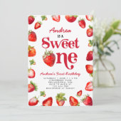女の子の最初の誕生日 ストロベリー スウィート ワン 招待状 (スタンド正面)