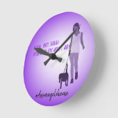 女の子の歩く犬の時計 ラウンド壁時計 (傾斜)