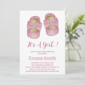 女の子の水彩ポップなベビーシューズ出産前お祝い 招待状 (スタンド正面)