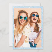 女の子の淡い青色のグリッターがきらきらと輝くシックなスイート16 招待状 (裏面)