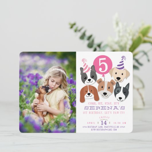 女の子の犬およびピンクの気球の写真の誕生日の招待 招待状 (スタンド正面)