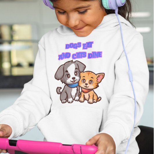 女の子の犬食べが猫を食べる