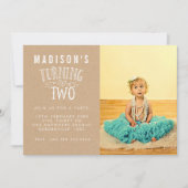 女の子の第2の誕生日パーソナライズされた番号写真 招待状 (正面)