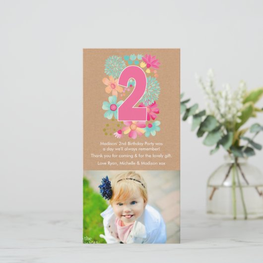 女の子の第2誕生日第2は写真カード感謝していしています サンキューカード (スタンド正面)