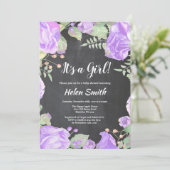 女の子の紫の赤ちゃんのシャワーフローラの黒板 招待状 (スタンド正面)