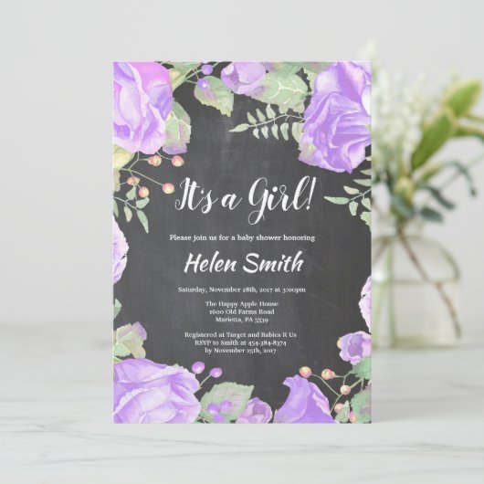 女の子の紫の赤ちゃんのシャワーフローラの黒板 招待状 (スタンド正面)