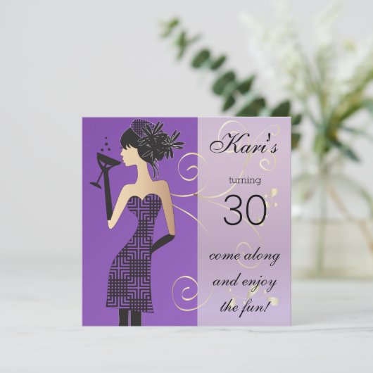女の子の誕生日またはバチェロレッテバッシュで紫 招待状 (スタンド正面)